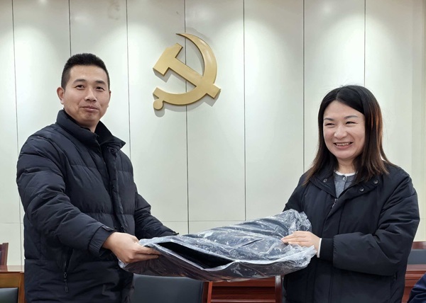 捐赠活动现场.jpg 捐赠活动现场.jpg