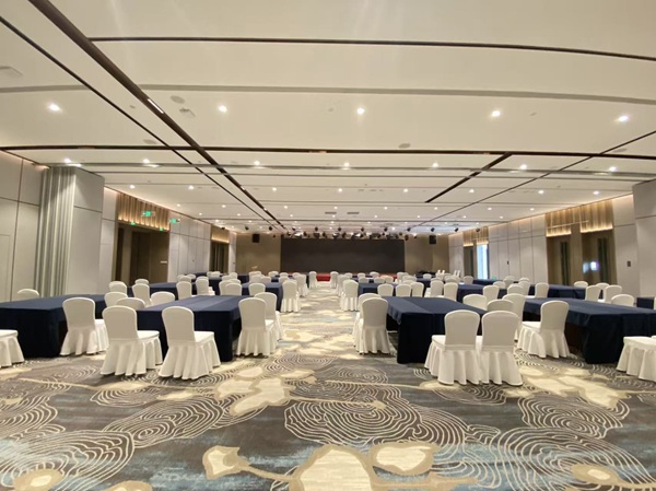 宴会厅实景照片.jpg 宴会厅实景照片.jpg