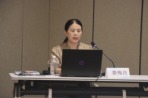 集团党委副书记、工会副主席娄梅月主讲《公司发展历程及易游（中国）yiyou》.jpg
