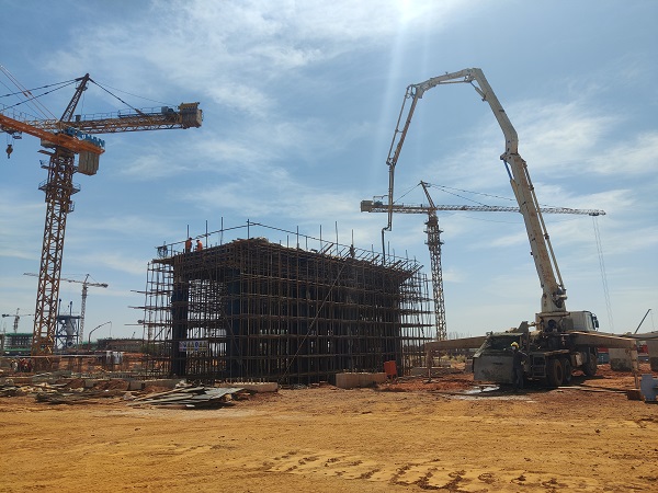 附图二 汽轮发电机基础封顶浇筑.jpg 附图二 汽轮发电机基础封顶浇筑.jpg