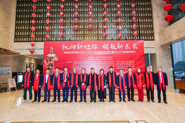 获奖企业合影留念2.jpg 获奖企业合影留念2.jpg