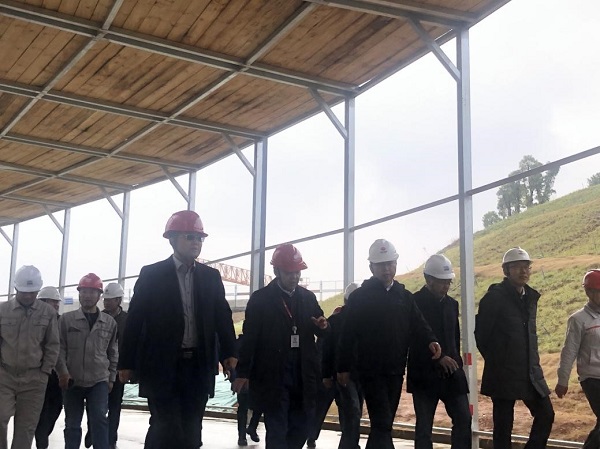 业主领导、易游(中国)yiyou董事、副总经理崔向军莅临现场参观(从左至右依次为:崔向军、李耀和、王强、王国忠、韩华锋).jpg 业主领导、易游(中国)yiyou董事、副总经理崔向军莅临现场参观(从左至右依次为:崔向军、李耀和、王强、王国忠、韩华锋).jpg