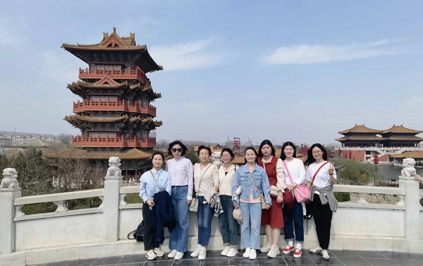 第一项目管理部女职工合影留念.jpg 第一项目管理部女职工合影留念.jpg