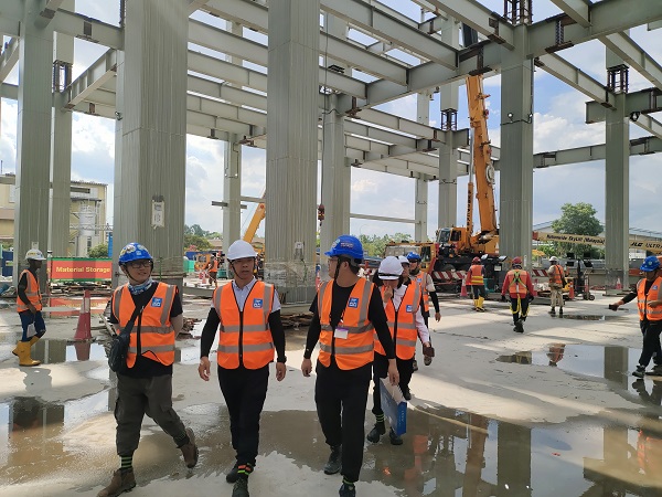 图片3;易游(中国)yiyou副总经理、钢结构公司总经理张永庆视察马来西亚三星项目施工现场1.jpg 图片3;易游(中国)yiyou副总经理、钢结构公司总经理张永庆视察马来西亚三星项目施工现场1.jpg