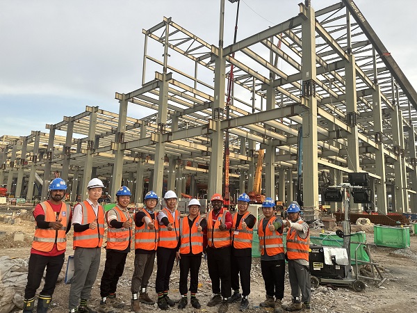 图片4:易游(中国)yiyou副总经理、钢结构公司总经理张永庆视察马来西亚三星项目施工现2.jpg 图片4:易游(中国)yiyou副总经理、钢结构公司总经理张永庆视察马来西亚三星项目施工现2.jpg