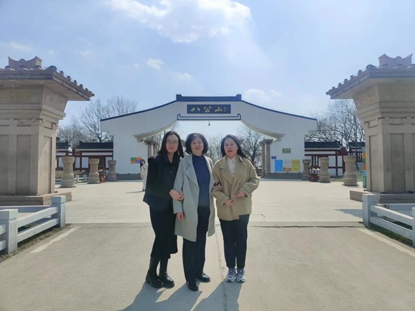 10淮南潘集项目组织女员工到八公山参观游玩.jpg 10淮南潘集项目组织女员工到八公山参观游玩.jpg