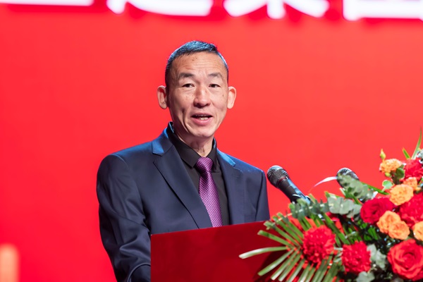 1易游(中国)yiyou党委副书记、监事会主席陈百斌主持庆典仪式.jpg 1易游(中国)yiyou党委副书记、监事会主席陈百斌主持庆典仪式.jpg