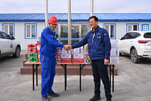 附件2:建设单位领导对项目部表示感谢.jpg 附件2:建设单位领导对项目部表示感谢.jpg