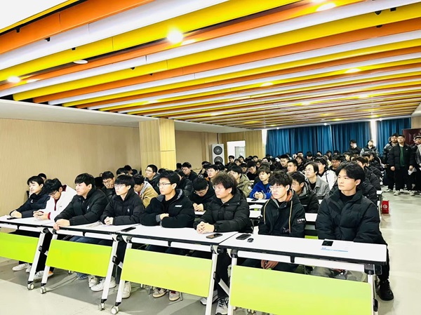 专场宣讲会现场 - 副本.jpg 专场宣讲会现场 - 副本.jpg